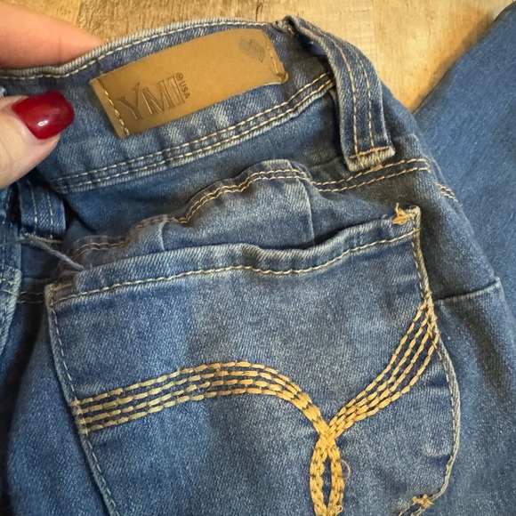 YMI Want A Better Butt SIZE 3 Mid Rise jeans - Picture 4 of 8
